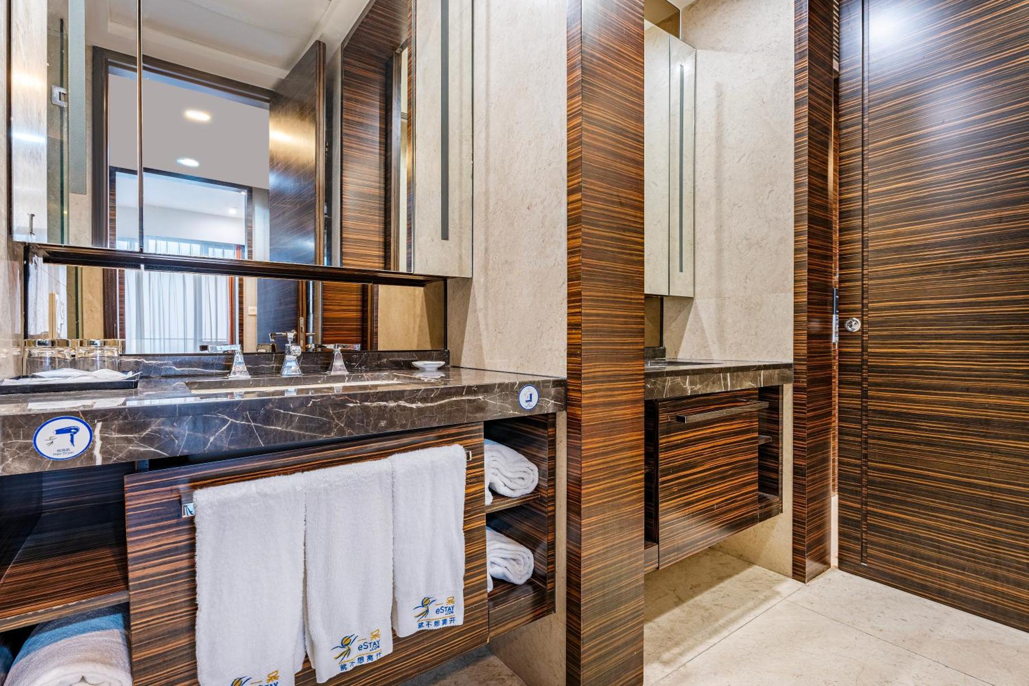 Estay Residence-Poly World Trade Center Guangzhou Exteriör bild